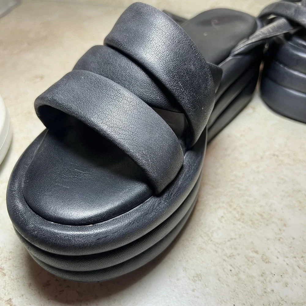 Free People Iris Flatform Sandals Black Leather Size 37.5 US 7.5 Puffy Strap Y2K